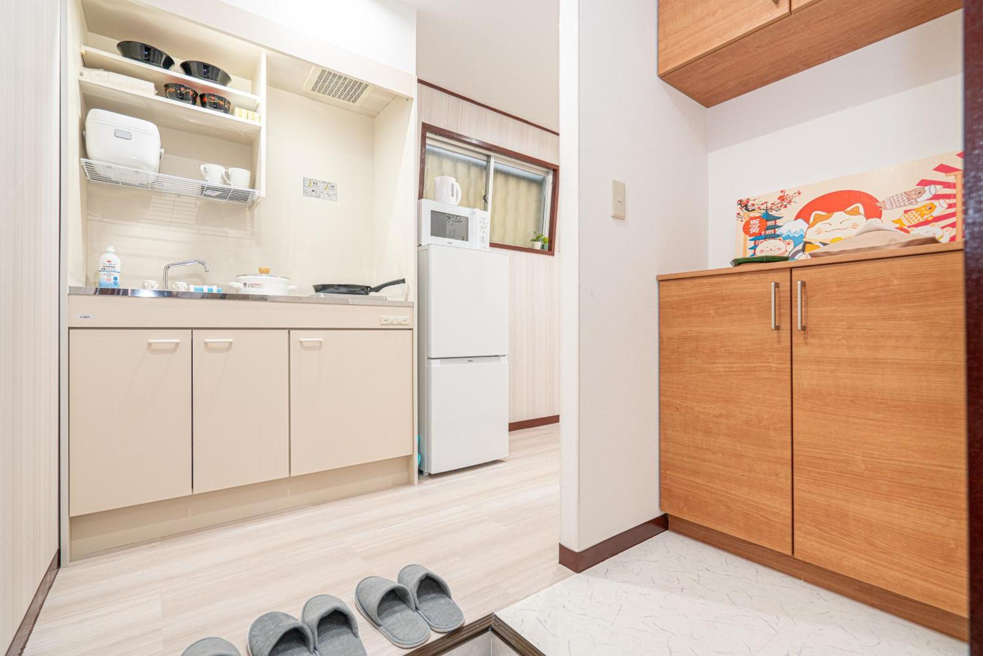 Shinjuku Convenience Hub: Steps from Shinokubo Station Apartment Tokyo Exterior photo
