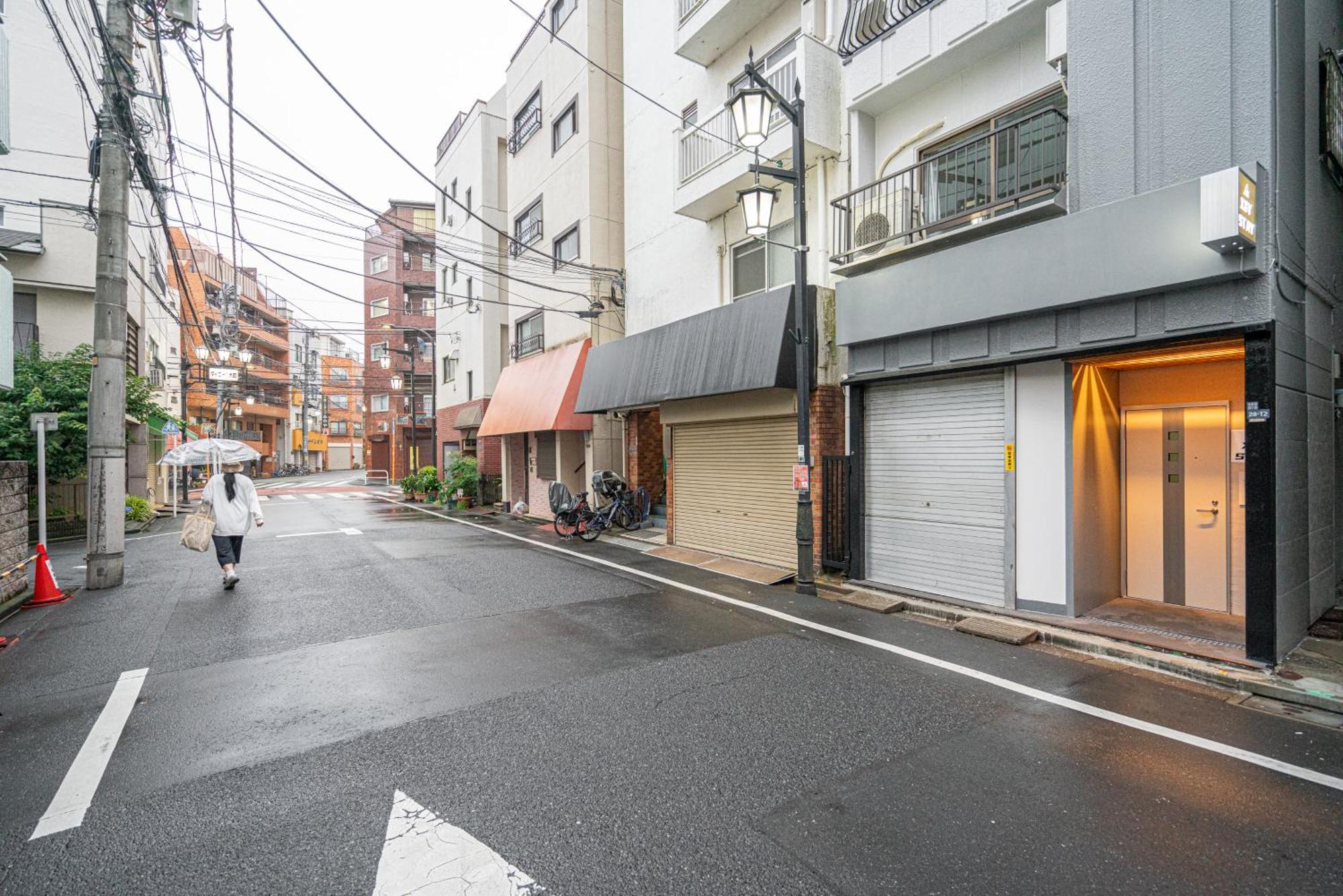 Shinjuku Convenience Hub: Steps from Shinokubo Station Apartment Tokyo Exterior photo