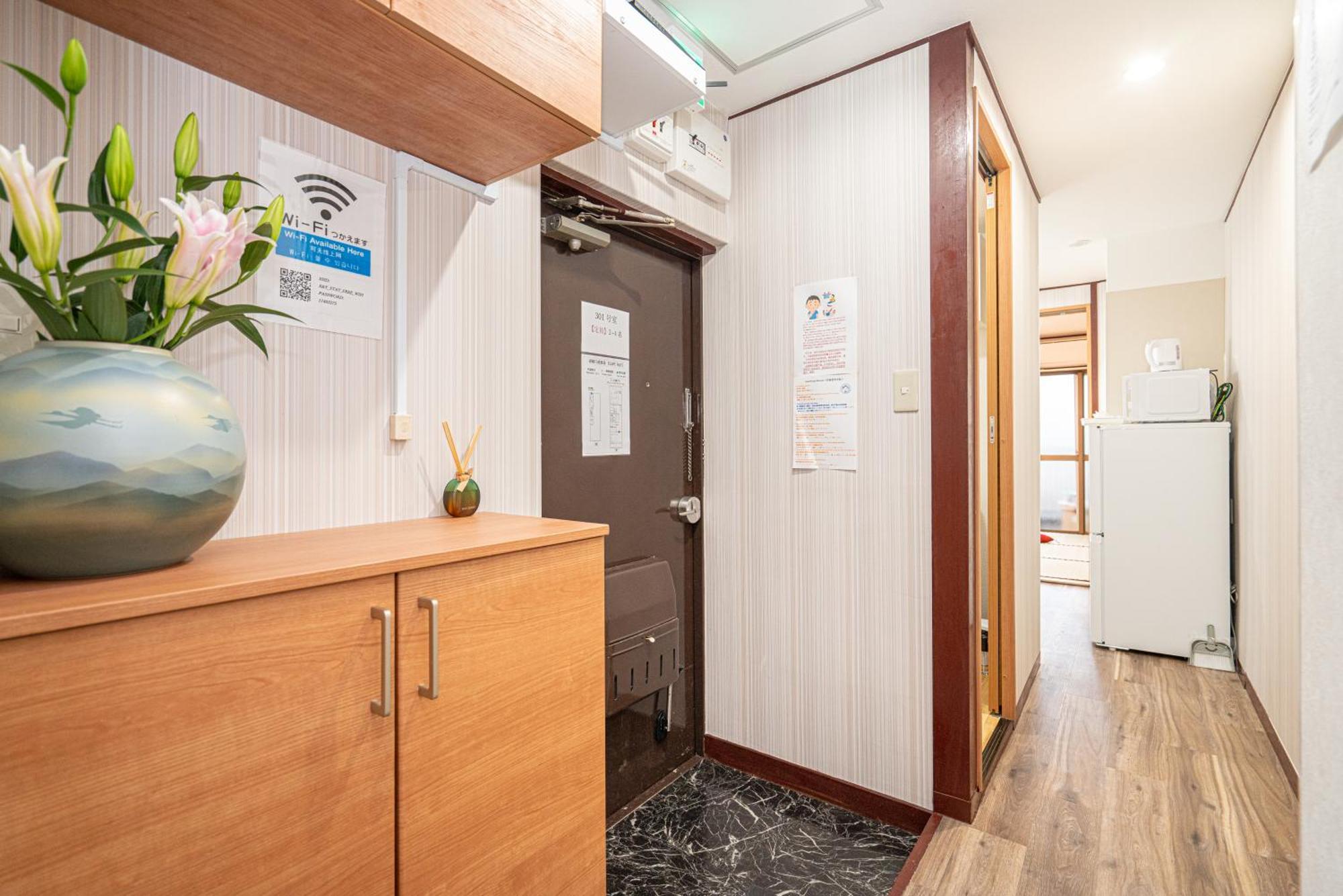 Shinjuku Convenience Hub: Steps from Shinokubo Station Apartment Tokyo Exterior photo