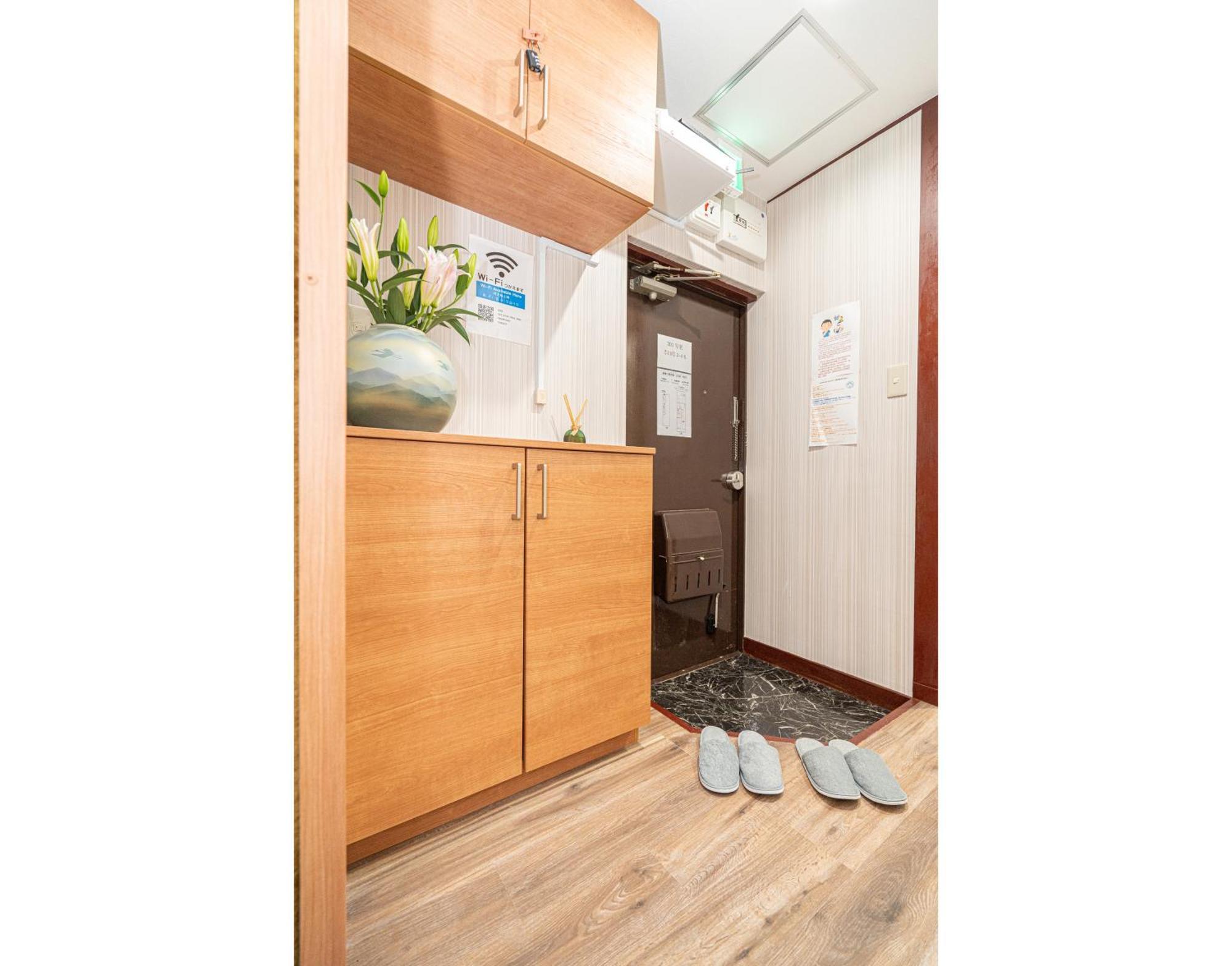Shinjuku Convenience Hub: Steps from Shinokubo Station Apartment Tokyo Exterior photo