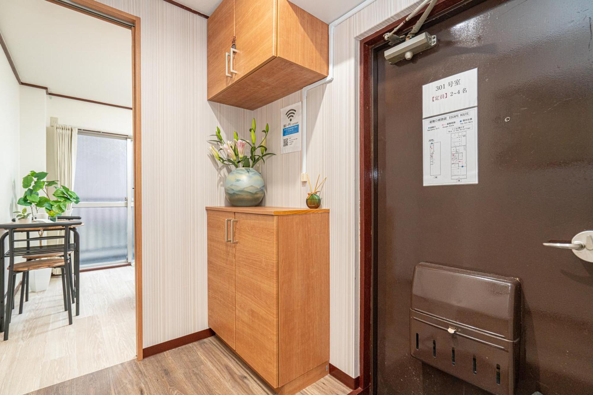 Shinjuku Convenience Hub: Steps from Shinokubo Station Apartment Tokyo Exterior photo