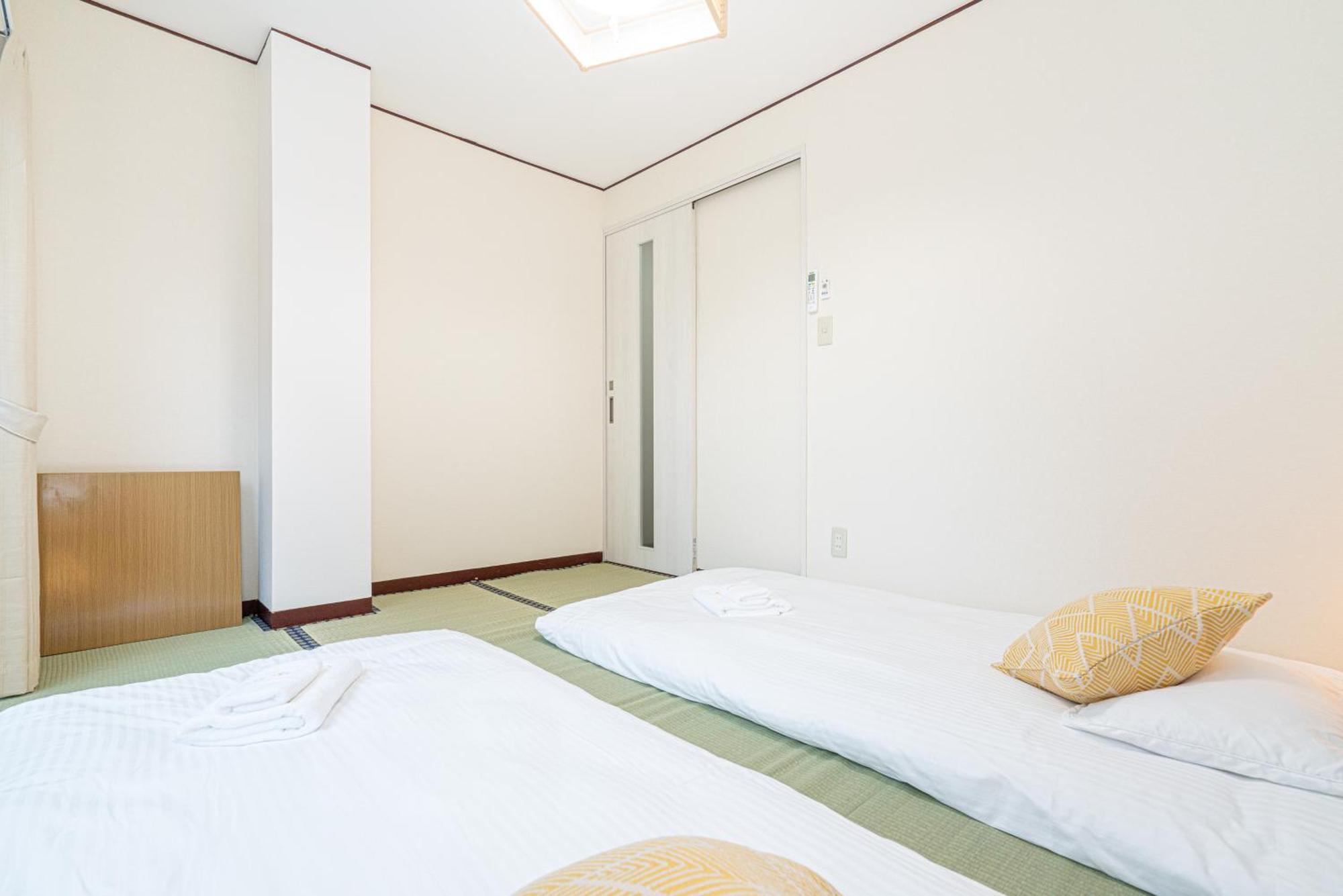 Shinjuku Convenience Hub: Steps from Shinokubo Station Apartment Tokyo Exterior photo